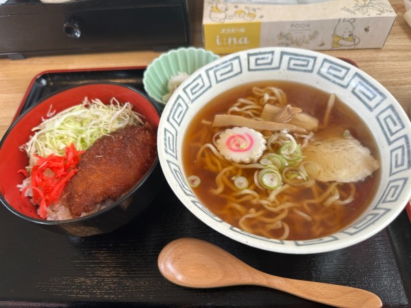 「日替り定食B（ラーメン＋ミニソースチキンカツ丼）850円」@幸心の写真