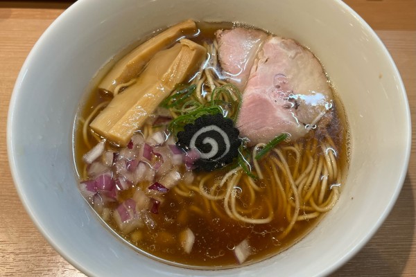 「炭火焼き鯵煮干そば」@らぁ麺 はやし田 赤羽店の写真