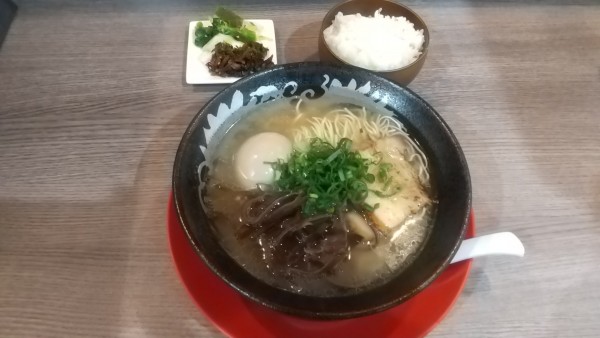 「あっさり博多730円、半熟たまご120円」@龍瞳の写真