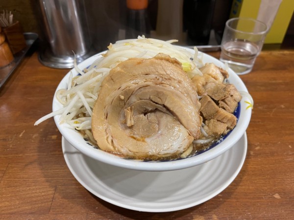 「ラーメン並➕ほぐし豚」@らーめん大 中野店の写真