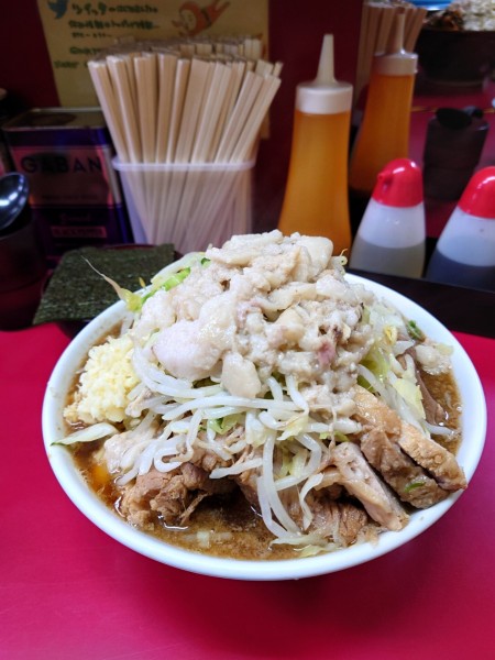 「大豚ぎょったまラーメンver.にぼし 野菜 大蒜 油 海苔」@ラーメン二郎 中山駅前店の写真