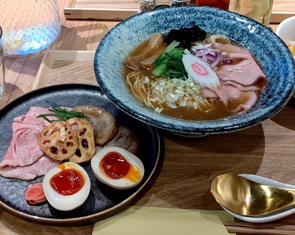 「芳醇焼きあごだし中華そば特製1400円」@MENDOKORO TOMO Premiumの写真