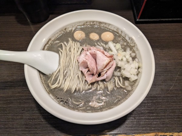 「煮干しそばclassic（うずら）1000円」@灰汁中華 丿貫 福富町本店の写真