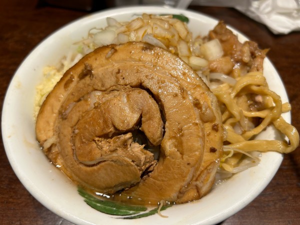 「ポン酢ミニ1050円、ほぐし肉250円」@ラーメン 雷 東京本丸店の写真