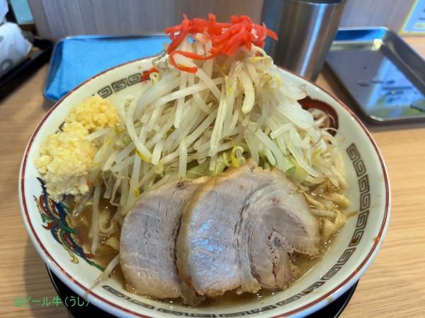 「小ラーメン(900円)ニンニクマシマシ、野菜、今日のアレ(紅生姜」@ラーメン豚山 与野本町店の写真