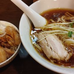 丸鳥醤油ラーメン、チャーシュー丼