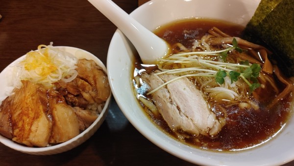「丸鳥醤油ラーメン、チャーシュー丼」@間合 AWAIの写真