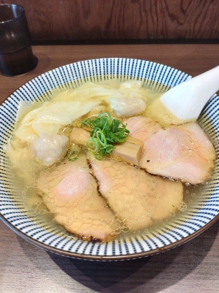「名古屋コーチンの炙り肉中華そばワンタン　太麺大盛」@寿製麺よしかわ 坂戸店の写真