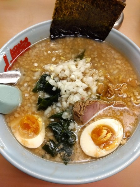 「プレミアム醤油とんこつラーメン」@ラーメン山岡家 水戸南店の写真