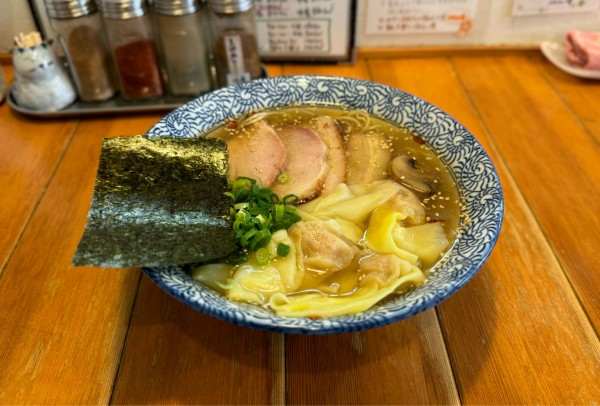「ちゃーしゅー・わんたんめんハーフ 細麺（塩）¥1090」@らーめん森や。の写真