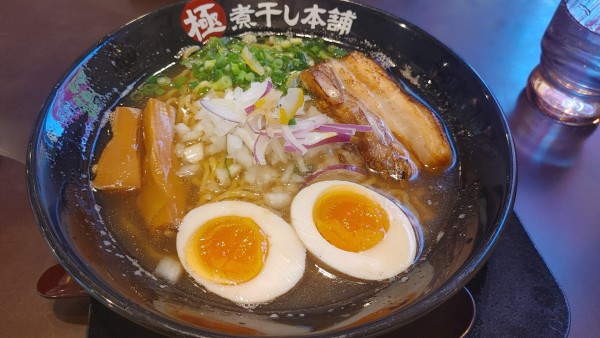 「淡麗煮干し塩ラーメン　味玉トッピング」@極煮干し本舗 フォレストモール甲斐竜王店の写真