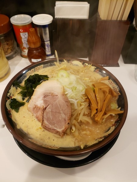 「札幌味噌大盛 880円」@北海道らーめんみそ熊 神奈川綱島店の写真