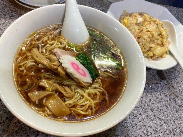 「ラーメン600円 ＋ セット半チャーハン350円」@中華ランタンの写真