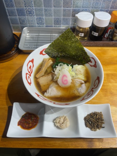 「中華そば尖り（950円）」@めん屋 こがねの写真