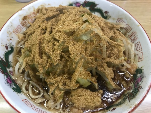 「ラーメン＋魚粉」@ラーメン二郎 栃木街道店の写真