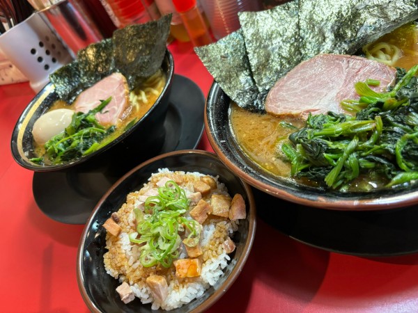 「ラーメン＋賄い飯」@家系ラーメン とらきち家の写真