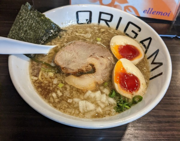 「背脂煮干　中盛」@麺屋 ORIGAMIの写真