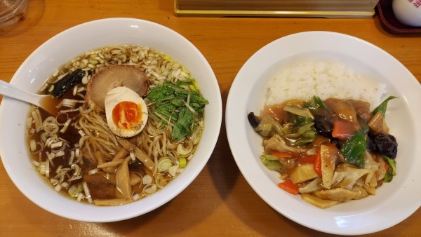 「Bランチ：ラーメンと中華丼 950円」@美華の写真