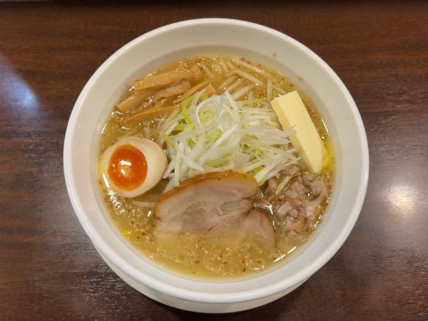 「特製塩らーめん＋バター」@北海道らーめん さつほろ 松戸本店の写真