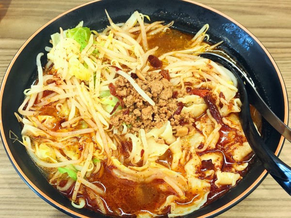 「麻辣刀削麺＋野菜」@ラーメンセンター炎 西早稲田店の写真