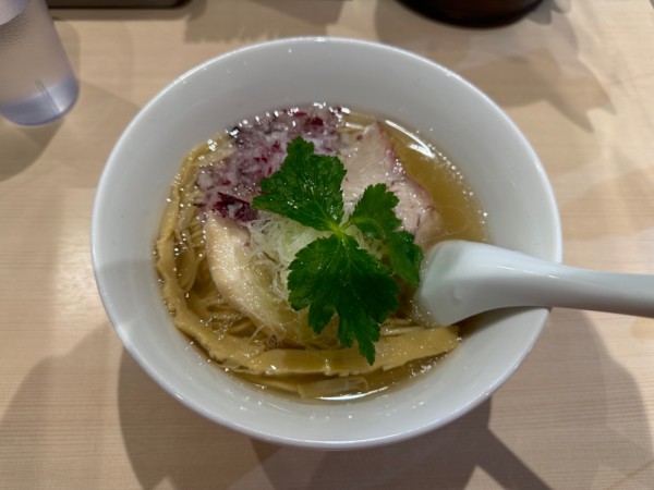 「塩らぁ麺〜ポルチーニ香る〜 850円」@らぁ麺 まる鈴の写真