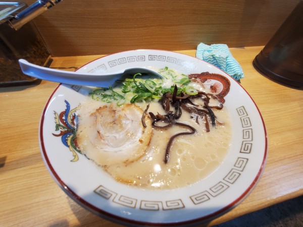 「白旨６３０円」@まるうまラーメンぷらっと博多No.3の写真