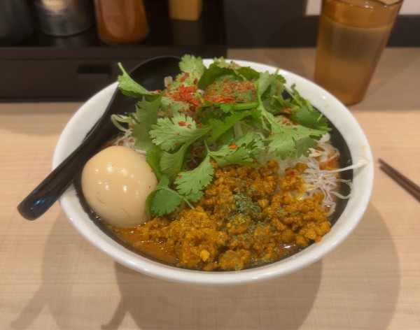 「辛味玉スパイスらー麺」@らー麺 だるまの写真
