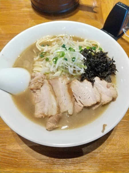 「煮干そば+チャーシュー」@中村屋総本山の写真