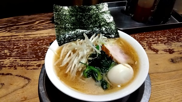 「塩とんこつラーメン（７５０円）（味玉ランチサービス）」@あじゃあらの写真