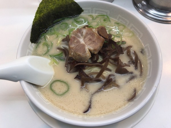 「ラーメン+無料替玉 600円」@博多天神 新橋2号店の写真