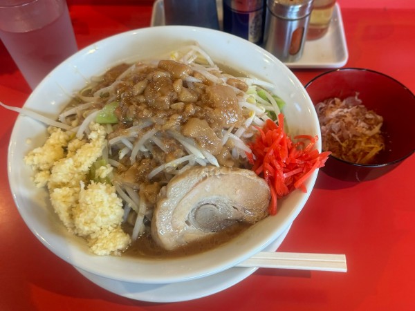 「極太麺ラーメン中➕節玉」@ボディブローの写真