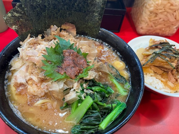 「チャーシュー麺 並盛+和風　まぶし丼 ¥1,300」@杉田家 千葉駅前店の写真