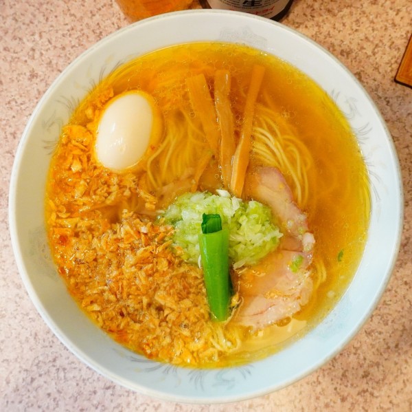 「塩ネギラーメン＋揚げネギ増量＋半熟煮卵＋ビール（中瓶）」@ラー麺専門店 こしがやの写真