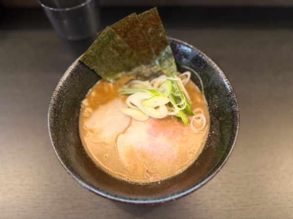 「焼きあごらーめん  950円」@麺屋なにがしの写真