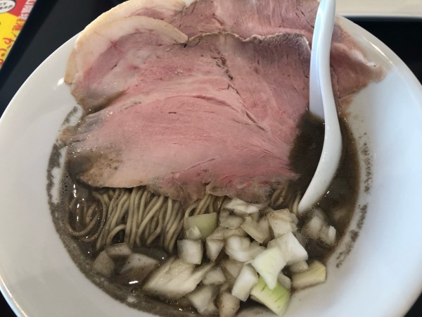 「鯵煮干しそば」@紅ズワイガニらぁ麺 まるはち屋の写真