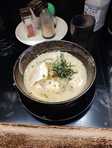 「努豚骨+玉放題　1000円」@本格博多豚骨ラーメン豚野郎の写真