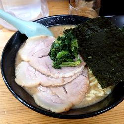 とんこつ醤油ラーメン(大)＋チャーシュー＋ほうれん草