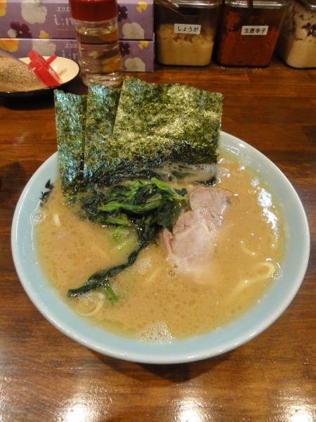 「ラーメン850円硬め」@洞くつ家の写真