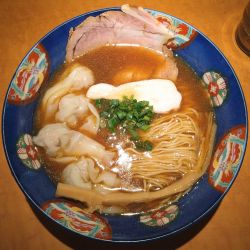ワンタン麺(4こ入り)＋替え玉(1玉)