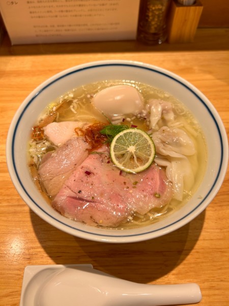 「特製しおらぁ麺全部のせ」@penguinの写真