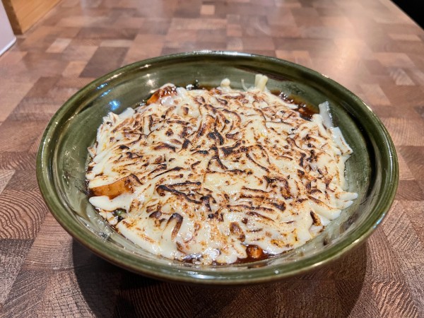 「炙りチーズ麻婆豆腐ラーメン汁なし」@すするか、すすらんか。の写真