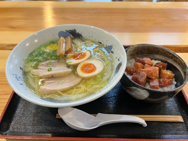 「塩ラーメンまぐろ丼セット」@ラーメン山の写真