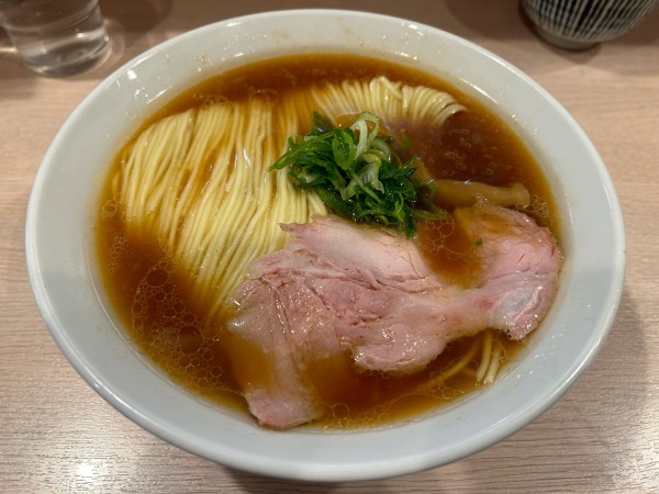 「醤油らーめん 大盛 ¥800」@麺笑巧真の写真