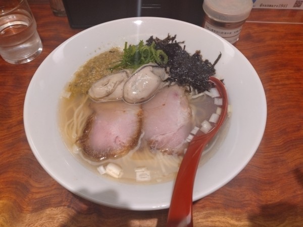 「【限定】牡蠣の塩そば¥1200+牡蠣のコンフィ¥200×2個」@三馬路 東京店の写真