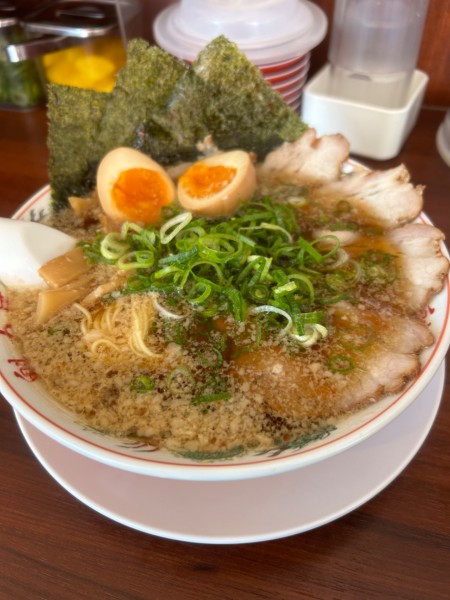 「醤油ラーメン　全部のせ」@ラーメン魁力屋 土浦店の写真