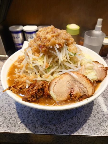 「MIX大ラーメン＋豚1枚  全マシ」@ラーメン宮郎の写真
