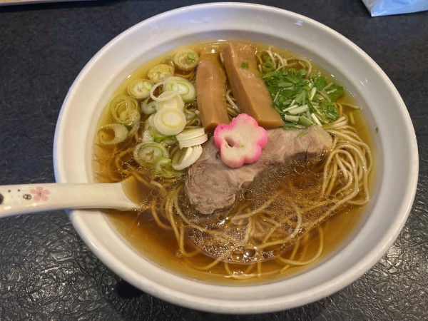 「醤油ラーメン　並　900円　細麺　あっさり」@秋田ラーメン はまの写真