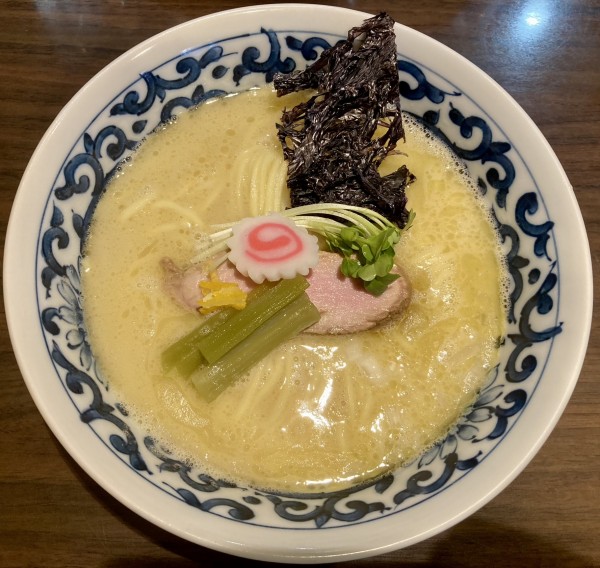 「濃厚鶏白湯」@名物よだれ鶏と濃厚鶏白湯麺 MATSURIKA 武蔵新田店の写真