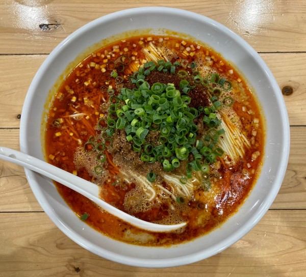 「汁あり担々麺(辛さ多め・痺れ多め)+麺大盛+ライス」@汁なし担々麺 ここからの写真