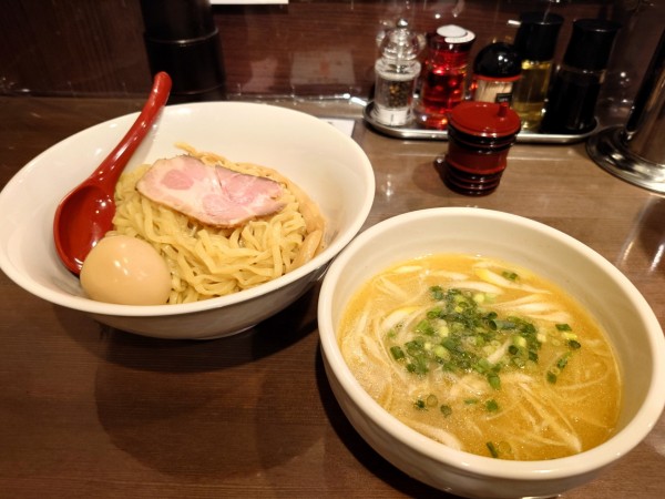 「味玉鶏白湯つけ麺塩(1050円)」@鶏白湯ラーメンとりまるの写真
